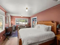 The Monarch - charming cottage in prime downtown Jacksonville w/AC + luxury bath Hotels in Jacksonville