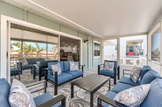 720 ft to beach, 2 BR 2 BA, Pool, Beach Gear, Deck, BBQ, W/D, sleeps 6.