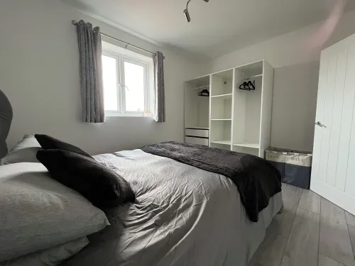 1-Bedroom Apartment – Business & Leisure | Sleeps 4 | Free Parking & Netflix