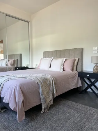 Seaside Country Retreat w/magnesium pool and red brick fire place