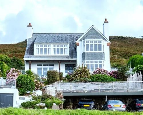 Luxury beach-front House with fantastic sea views in Woolacombe with parking Hotels in Woolacombe