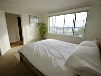 Gravity Stayz - 5min ride to the Mogo Trails and beautiful beaches Hotels in Batehaven