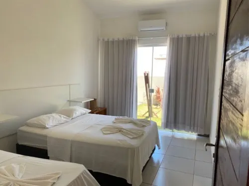 Casa com Piscina e Jardim, a 400m da Praia de águas quente. Aceita seu animal.