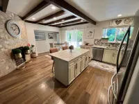 6 bd, 3 bath, Sleep 14+, AC, Very Clean, Luxury, spacious, WiFi, NO Pets