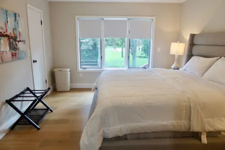 Stylish Renovated Ranch, 4 Bed/ 3.5 Bath, North Troy in Private Cul-de-Sac Отели в г. Трой