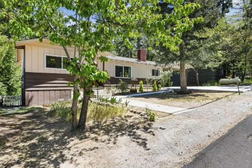 Charming 3-bedroom cabin with AC, WiFi in serene Idyllwild-Pine Cove