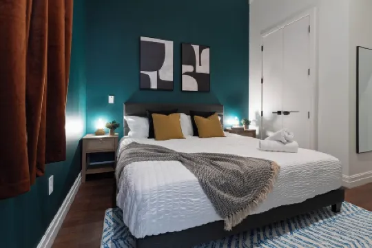 DTWN I Near Yale I King Beds I  Free Parking I Gym I Free Coffee I Pets Welcome! Отели рядом с достопримечательностью «Connecticut Children's Museum»