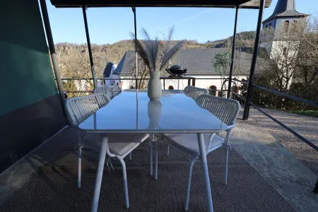 Vacation home "Unter der Burg" in the Vulkaneifel. Directly on the Eifelsteig! Отели в г. Герольштайн