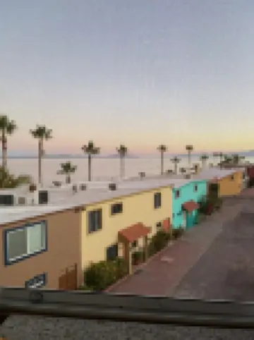 Colorful 2nd floor apartment