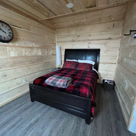 Peaceful Eagle Eye Cabin ON THE TRAIL in Fort Kent overlooking the St John River