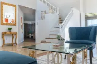 Spacious 4-bedroom house with AC and WiFi in charming Fontana