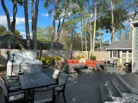 NEW! Charming Cottage, Pet friendly, Hot tub, Dock & Pool Access-2 mi to Beach - Pools