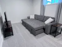 Modern & Cozy guest suite