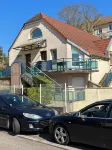 Le Bacquin 21 town center 2 minutes away, train station 700 m away, secure private parking.