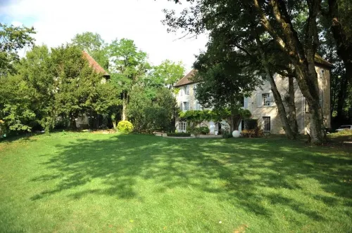 Your own private paradise of charm, elegance and activity. Hotels in Buffard