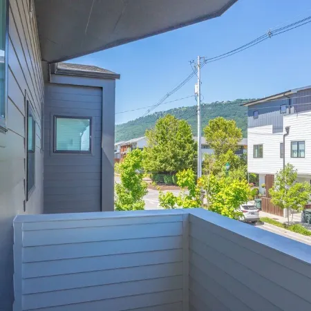 Cozy 1-bedroom condo in Historic St. Elmo Chattanooga with Mountain Views