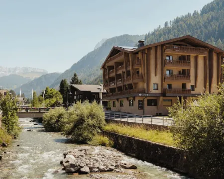 ホテル COSMEA ドロミテス カステルロットのホテル