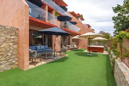 NEW Luxury 4 BR/4.5 BA, Ocean/Mountain Views, 3,000+ Sq. Ft, Prime Location!!