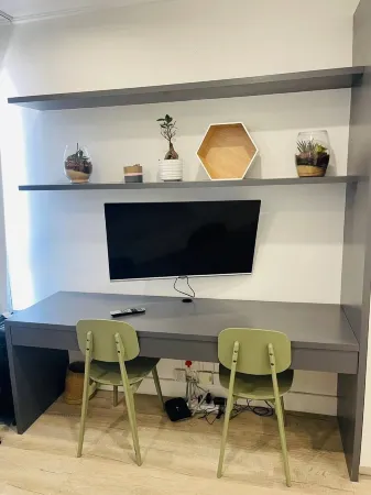 Spacious lodge in brilliant Polokwane with AC, WiFi Отели в г. Полокван