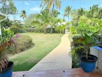 Charming 3-bedroom villa with Pool, WiFi, AC in Long Bay near Sam Lords Castle. Hotels in 