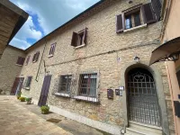Volterra view - downtown on foot. Studio apartment with a view in the historic center.