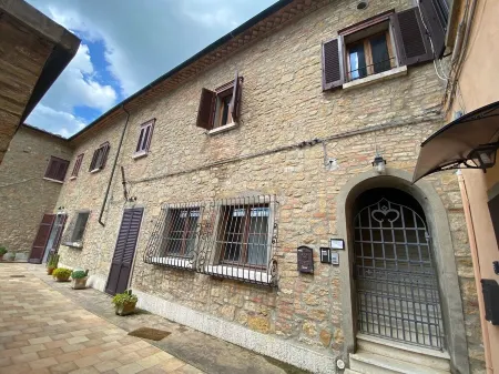 Volterra view - downtown on foot. Studio apartment with a view in the historic center. Отели в г. Вольтерра