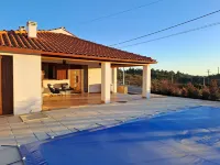 Family country house with swimming pool and open-plan kitchen. Hotels in Castelo Branco