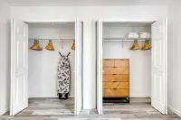 15 minutes to NYC Washer+Dryer Onsite Parking