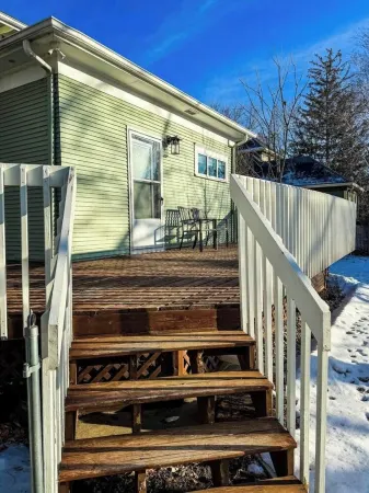 CRAFTSMAN's MAIN FLOOR 2 bd rm- chef's kit- deck Отели в г. Уилмар