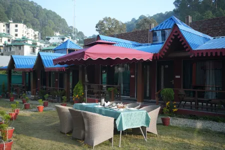 sol glow resort near kainchi dham Отели рядом с достопримечательностью «Shree Kainchi Hanuman Mandir»