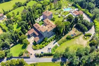 Relais & Spa Castello di Casiglio Hotels near Villa Candiani