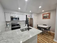 Cozy 1-bedroom condo in wonderful Alexandria with WiFi, AC, Free Parking