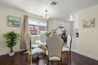 Cozy&Stylish DT Alhambra Living Walk to Starbucks, Dining &Nightlife places