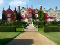 Eastwell Manor, Champneys Hotel & Spa Hotels in der Nähe von The Locomotive