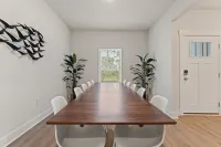 Mins to the Beach! /3 King Beds/Gameroom/Firepit/Dog Friendly