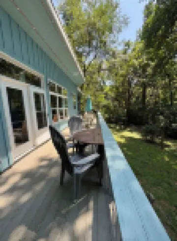 Peaceful lakeview cabin with private dock & dog run