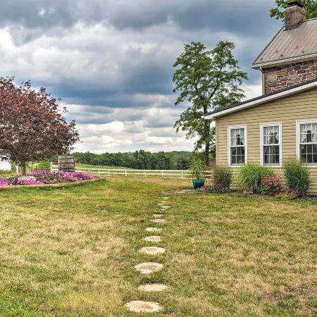 Farmhouse on River, 12 Miles to Liberty Mountain