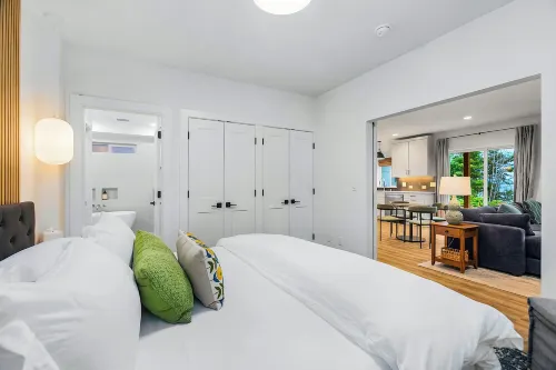 Hollow Fern Retreat Hotels in Blaine