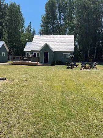 Secluded Hidden Gem Mazama House near Crater Lake Отели рядом с достопримечательностью «Train Mountain Railroad Museum»