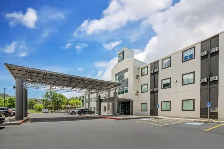 Quality Inn Отели в г. Руидозо