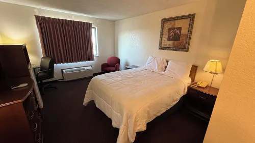 Clarion Hometown Inn