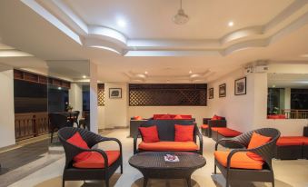 1BR with Pool &Gym Prime Location C233