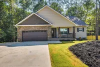 Charming Pendleton Retreat ~ 5 Mi to Clemson! - balcony