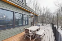 Mountain-View Home in Stoneham w/ Hot Yoga Studio! - Wifi