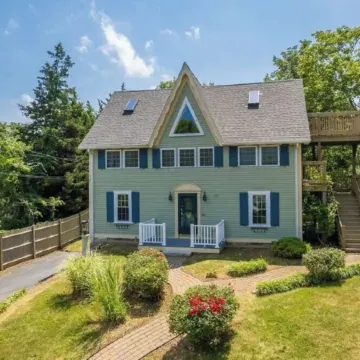 1620 Bayview- 1/2 mile to BID, 1 mi.  DTown, Ocean Views Private Yard Отели рядом с достопримечательностью «Plymouth Mayflower»