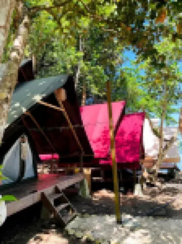 Lainkalogos Glamping Hotels in Raja Ampat