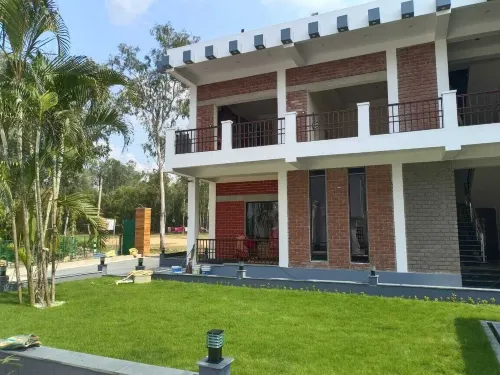 라니 쿠티르 리조트