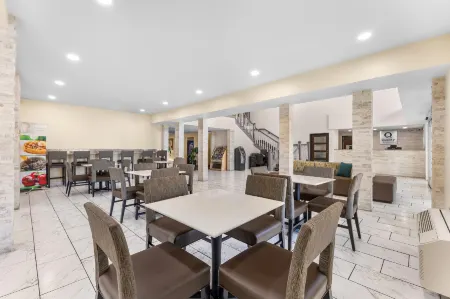 Quality Inn & Suites Salt Lake City Airport West Отели рядом с достопримечательностью «Pioneer Memorial Museum»