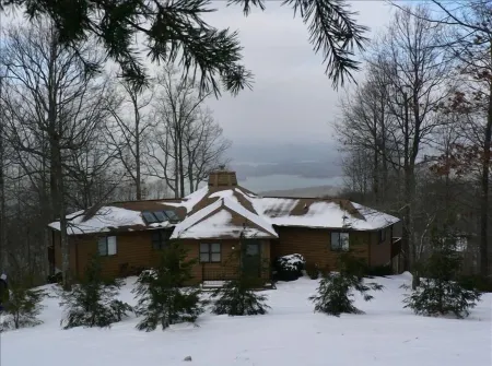'Eye Candy' Breathtaking Mountain and Lake Views! Hot Tub