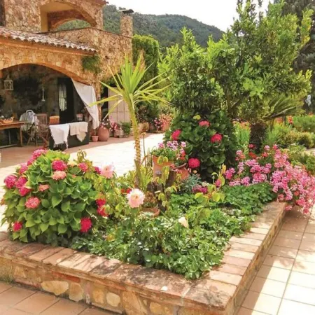 Pretty Villa with Sun Loungers